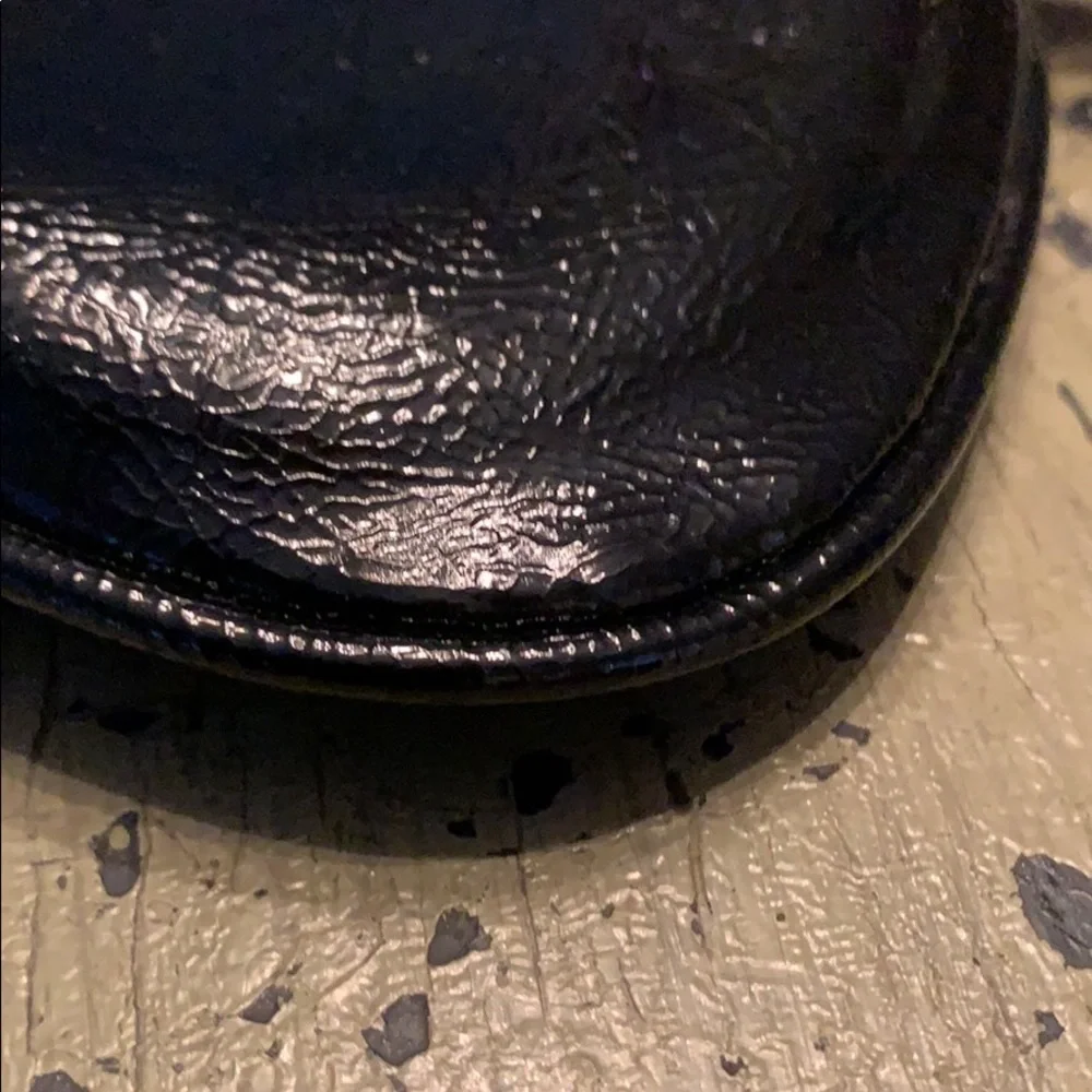 𝅺COACH Poppy Black & Gold Patent Leather Wristlet
